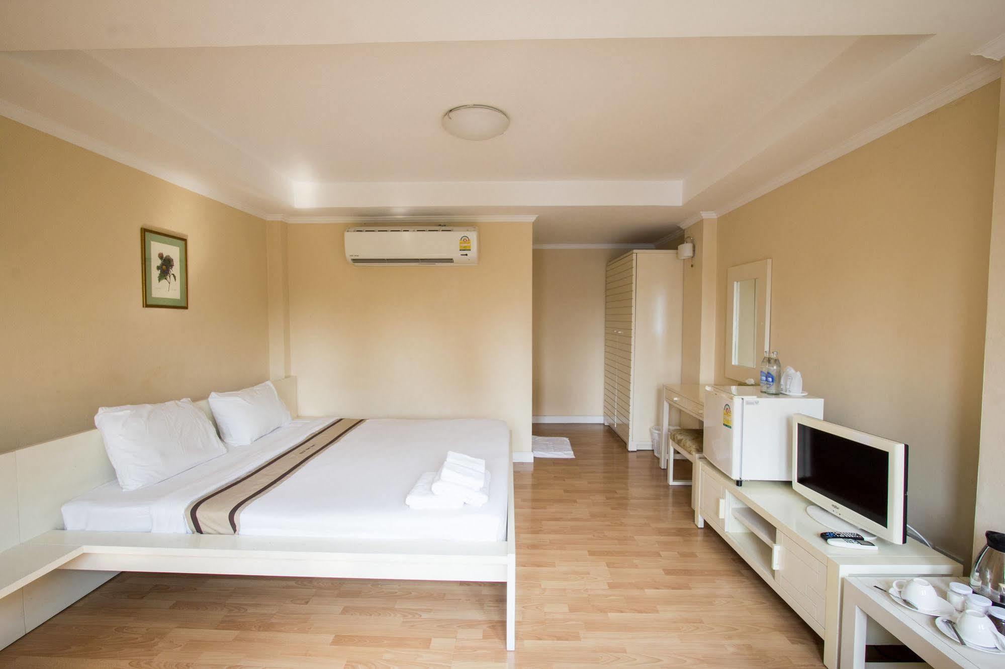 Hotel Triple Palms House à Chiang Mai Extérieur photo
